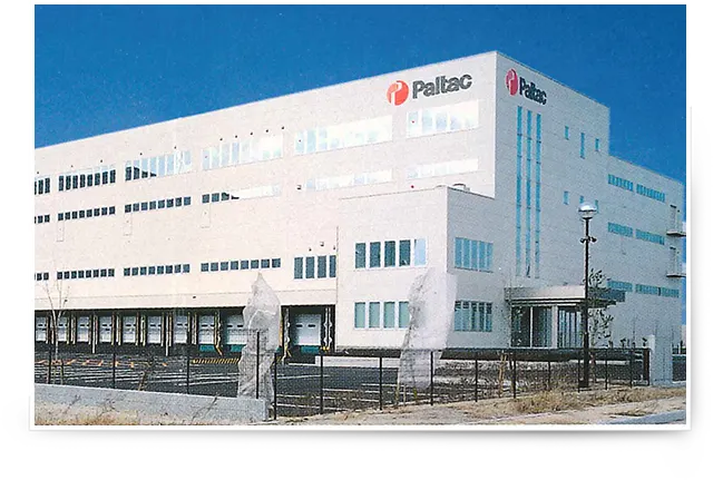 Photo of the first high-tech mothership-type distribution center, RDC Kinki